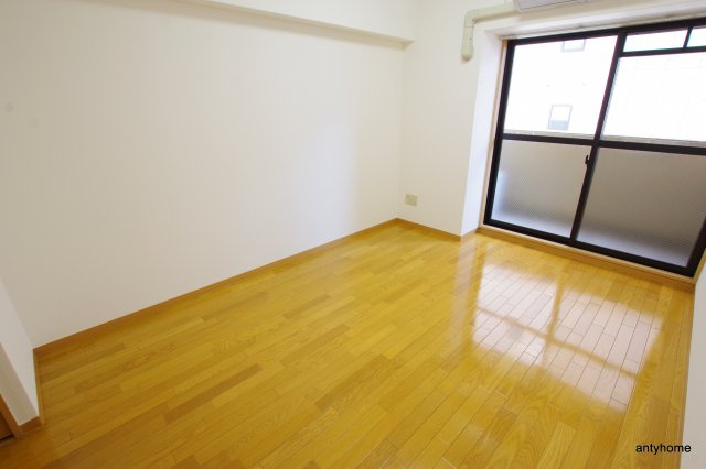 ミア・カーサあわざ　仲介手数料無料の居間・リビング