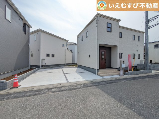 Livele Garden.S　熊谷久下1丁目第2の駐車場|2台駐車可能なスペース完備
しっかり舗装してある駐車スペースで天気が悪く足元が悪い日でも乗り降りしやすい♪