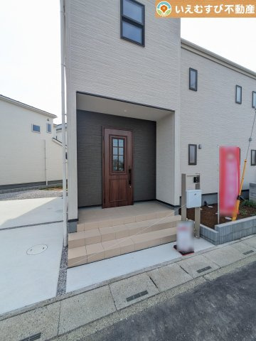 Livele Garden.S　熊谷久下1丁目第2のエントランス|ゆとりの広さのポーチ
雨に日でも落ち着いて鍵の開け閉めが出来るゆとりの広さ。駐車場からのアクセスも良好♪