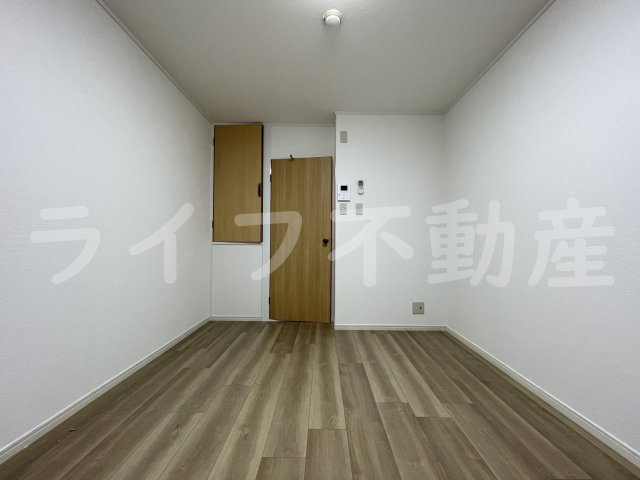 ハイツ富士パートⅡの居間・リビング|こちらの居間で趣味の時間をお楽しみください