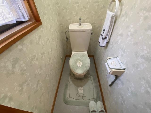 高知市春野町南ヶ丘8丁目　中古戸建てのトイレ