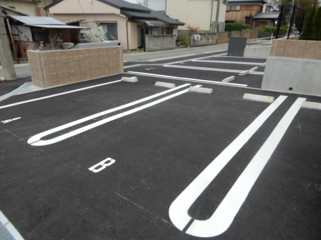 アメニティ・ヒルズの駐車場