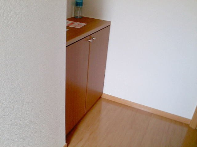 三木市大村のアパートの玄関
