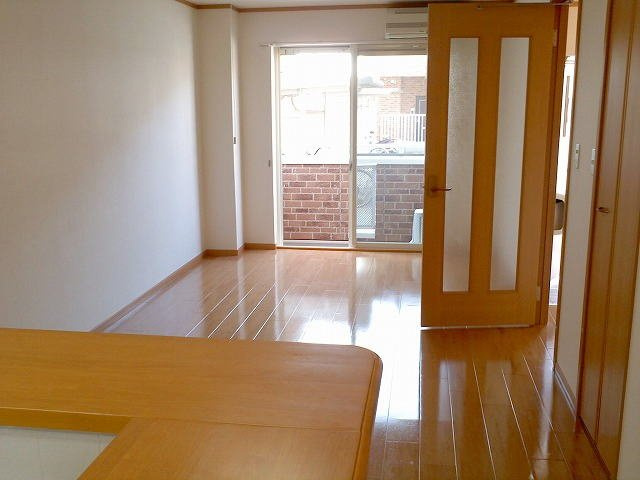 三木市大村のアパートの内装