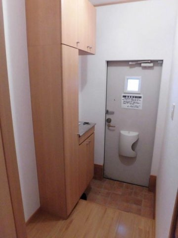 三木市加佐のアパートの玄関