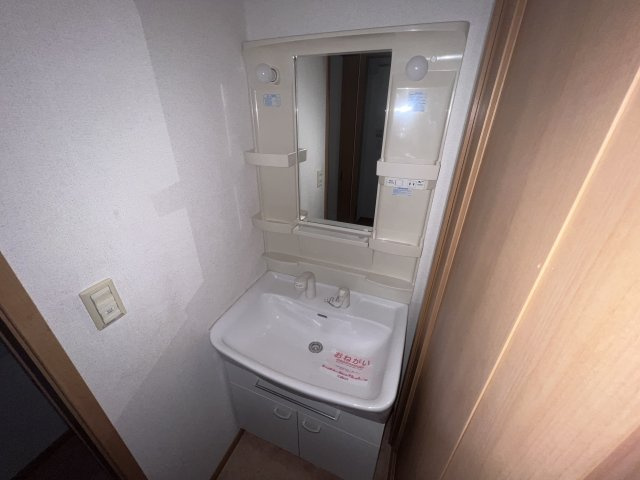 三木市加佐のアパートの洗面所
