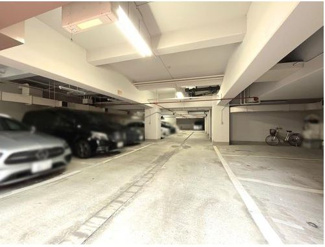 【駐車場】 | 屋根付きのしっかりとした駐車場がございます！