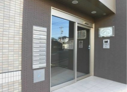 プランドール高社のエントランス