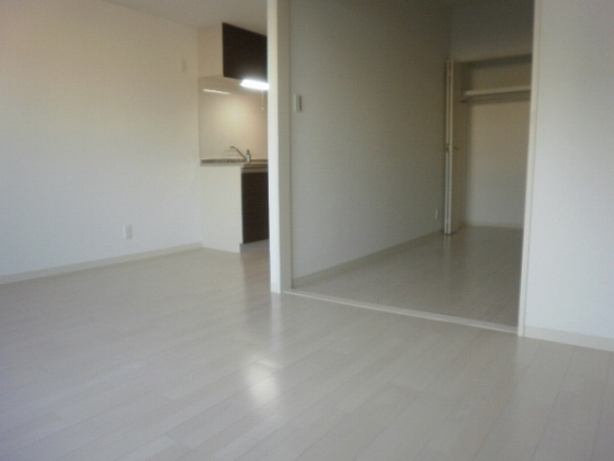 プランドール高社の居間・リビング