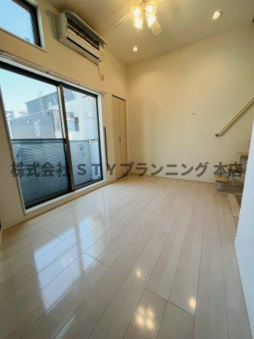 仲介手数料0円！カトルセゾン彩の居間・リビング