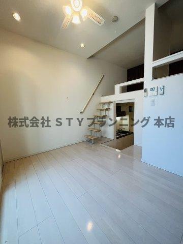 仲介手数料0円！カトルセゾン彩の居間・リビング