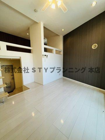 仲介手数料0円！カトルセゾン彩の居間・リビング