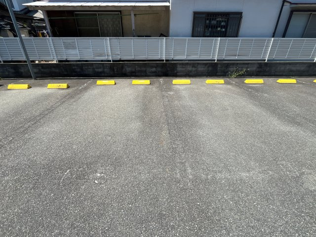 サンエステート小坂の駐車場