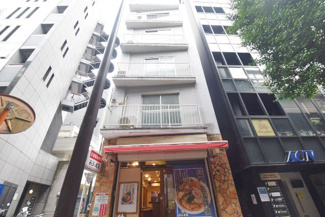 【外観】 | 手入れの行き届いた外壁やエントランスなど、「見ればわかる」レベルで清潔感を保ったマンションです。築年数を感じさせない姿で皆様をお出迎えします。～即日のご見学可能～　お問合せはお気軽にどうぞ。
