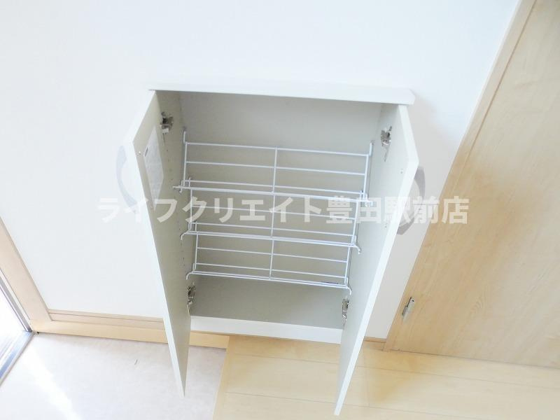 DOME TAMA O棟の玄関