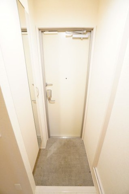 【玄関】 | エヴァーラスティング千葉 | ※同物件・反転タイプの写真です。