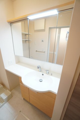 【独立洗面台】 | エヴァーラスティング千葉 | ※同物件・反転タイプの写真です。