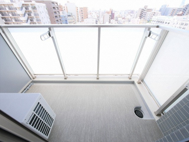 レジュールアッシュOSAKA今里駅前のバルコニー
