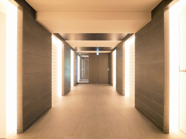 レジュールアッシュOSAKA今里駅前のロビー