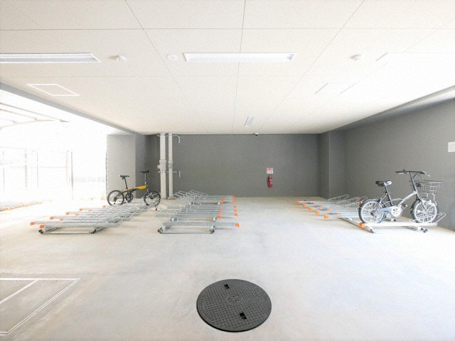 レジュールアッシュOSAKA今里駅前の駐車場