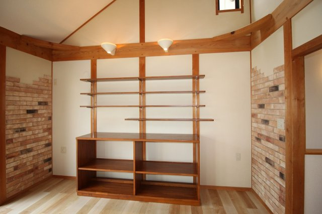 新屋敷　中古戸建　（リフォーム済）の収納|2Ｆ　ＬＤＫ　18.0帖