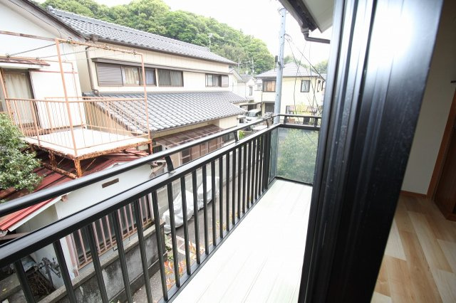 新屋敷　中古戸建　（リフォーム済）のバルコニー|2Ｆ　ＬＤＫ　18.0帖