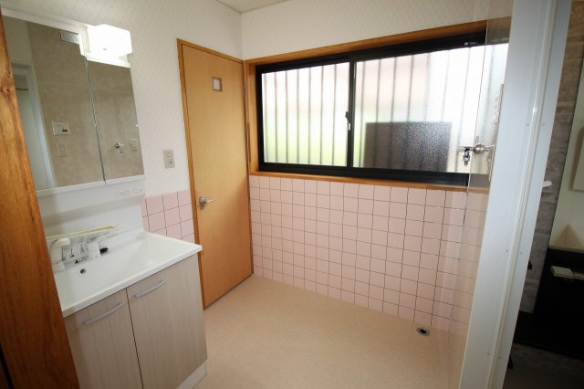 新屋敷　中古戸建　（リフォーム済）の脱衣所|1Ｆ