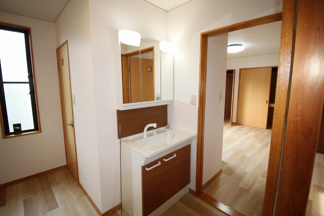 新屋敷　中古戸建　（リフォーム済）の独立洗面台|2Ｆ　