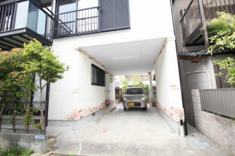 新屋敷　中古戸建　（リフォーム済）の駐車場