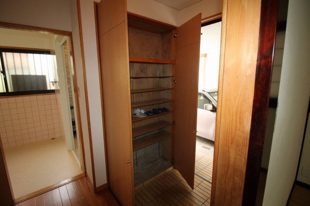 新屋敷　中古戸建　（リフォーム済）の収納|玄関収納