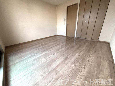 【居間・リビング】 | サンシティガーデン | 洋室8帖