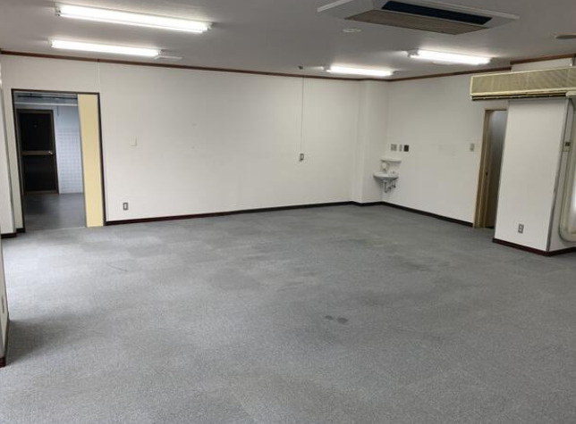 湖南市吉永の事務所の内装