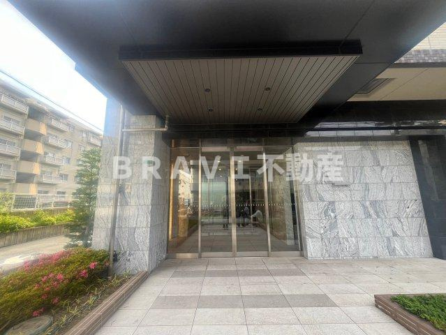 レジュールアッシュ都島Breezeのエントランス|ゆとりのあるエントランスです