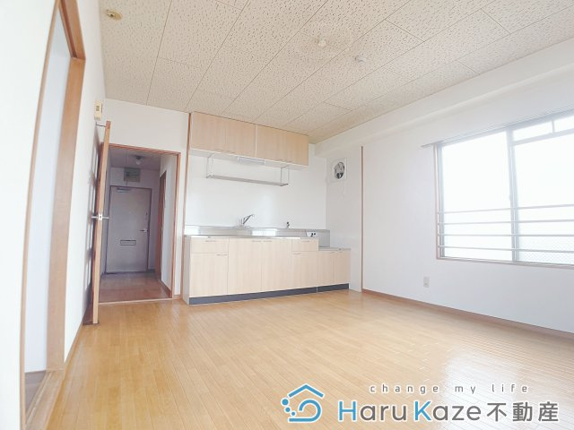 【居間・リビング】 | 高田ビル【名古屋市賃貸・2面バルコニー】