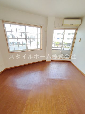 八通町賃貸住宅の居間・リビング