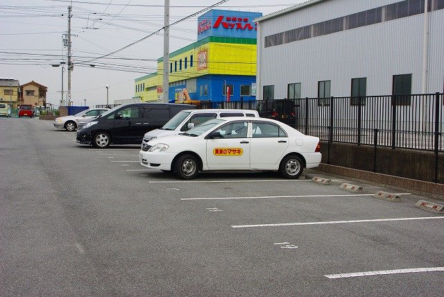 レオパレスグッドウエストの駐車場|カースペースがあります