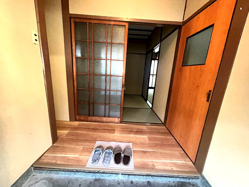 音羽マンションB棟の玄関