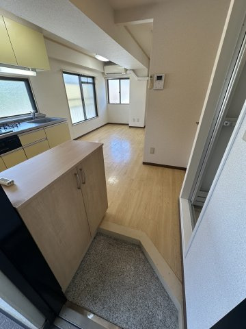 メゾン三晴の玄関