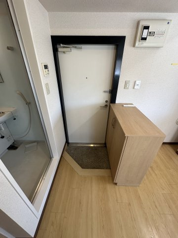 メゾン三晴の玄関