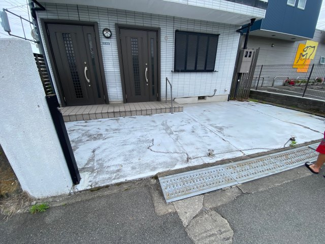 喜志町戸建の駐車場