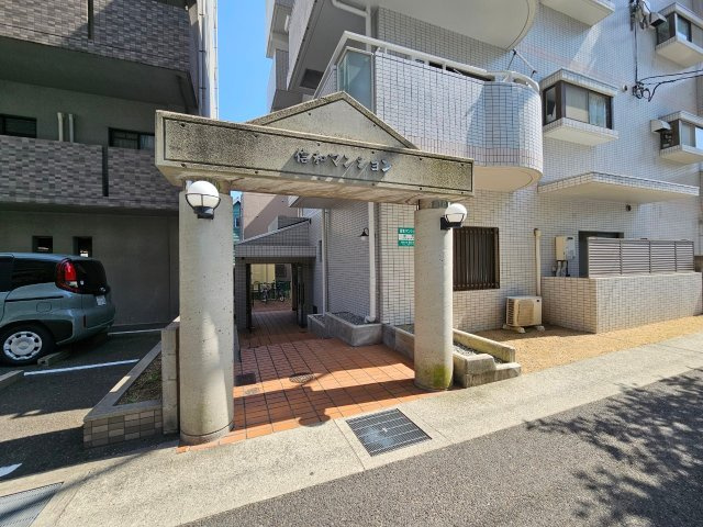 信和マンションのエントランス