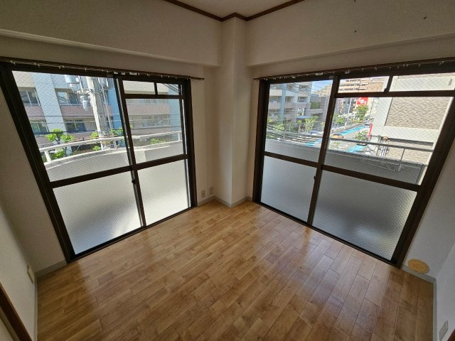 信和マンションの居間・リビング