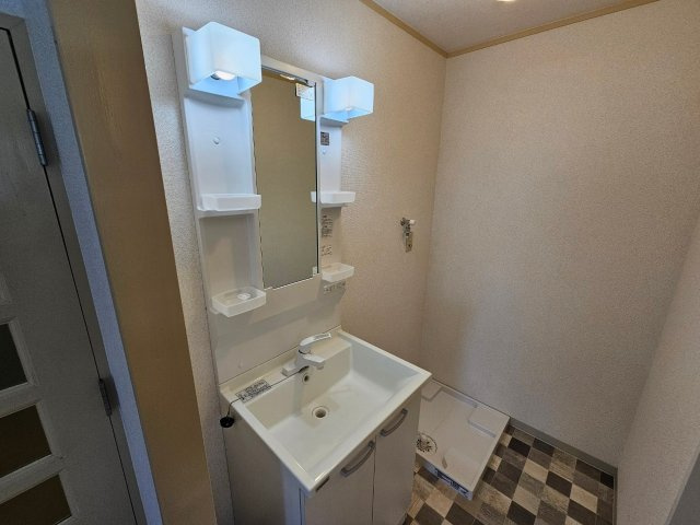 信和マンションの洗面所