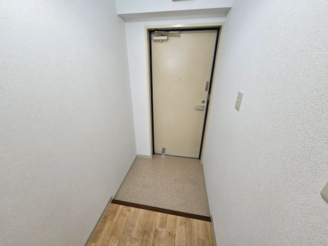 信和マンションの玄関