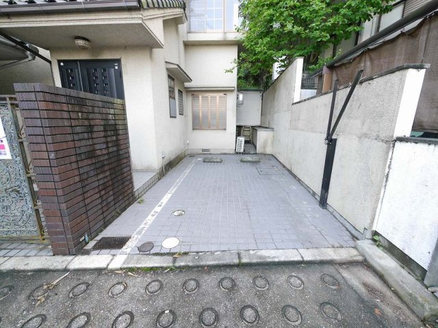 長田区西山町4丁目25-1戸建の駐車場