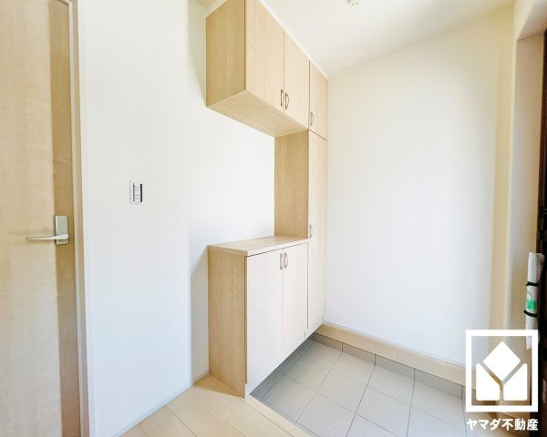 伏見区深草願成町　1号棟の玄関