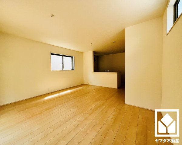 伏見区深草願成町　1号棟の居間・リビング