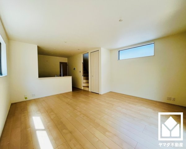 伏見区深草願成町　1号棟の居間・リビング