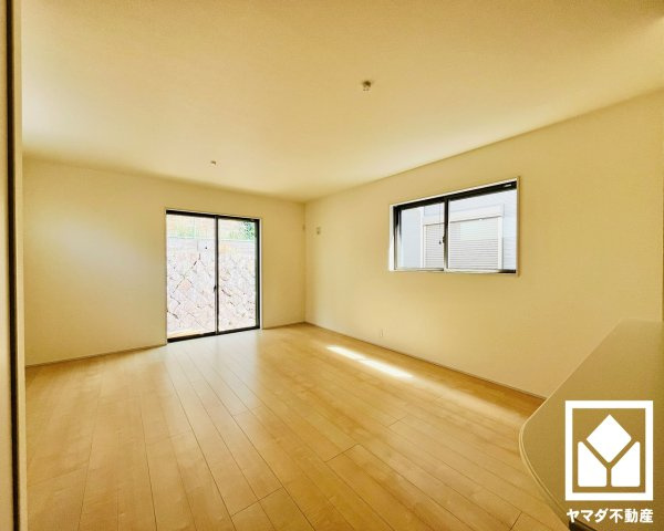 伏見区深草願成町　1号棟の居間・リビング