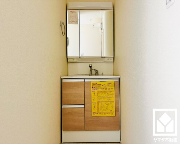 伏見区深草願成町　1号棟の独立洗面台